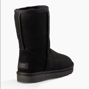 Size 9 women’s black classic short ugg boots